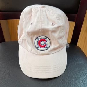 Women’s CUBS baseball cap. Size XS
